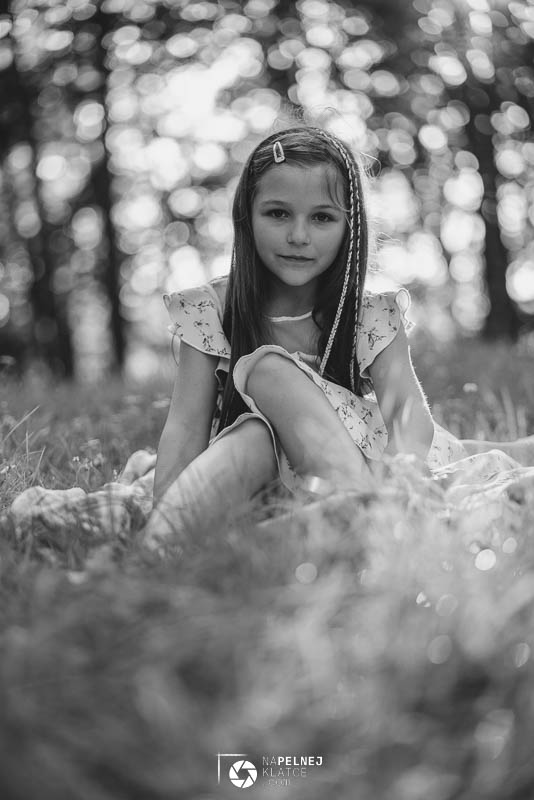 czarno-biała fotografia dziecka