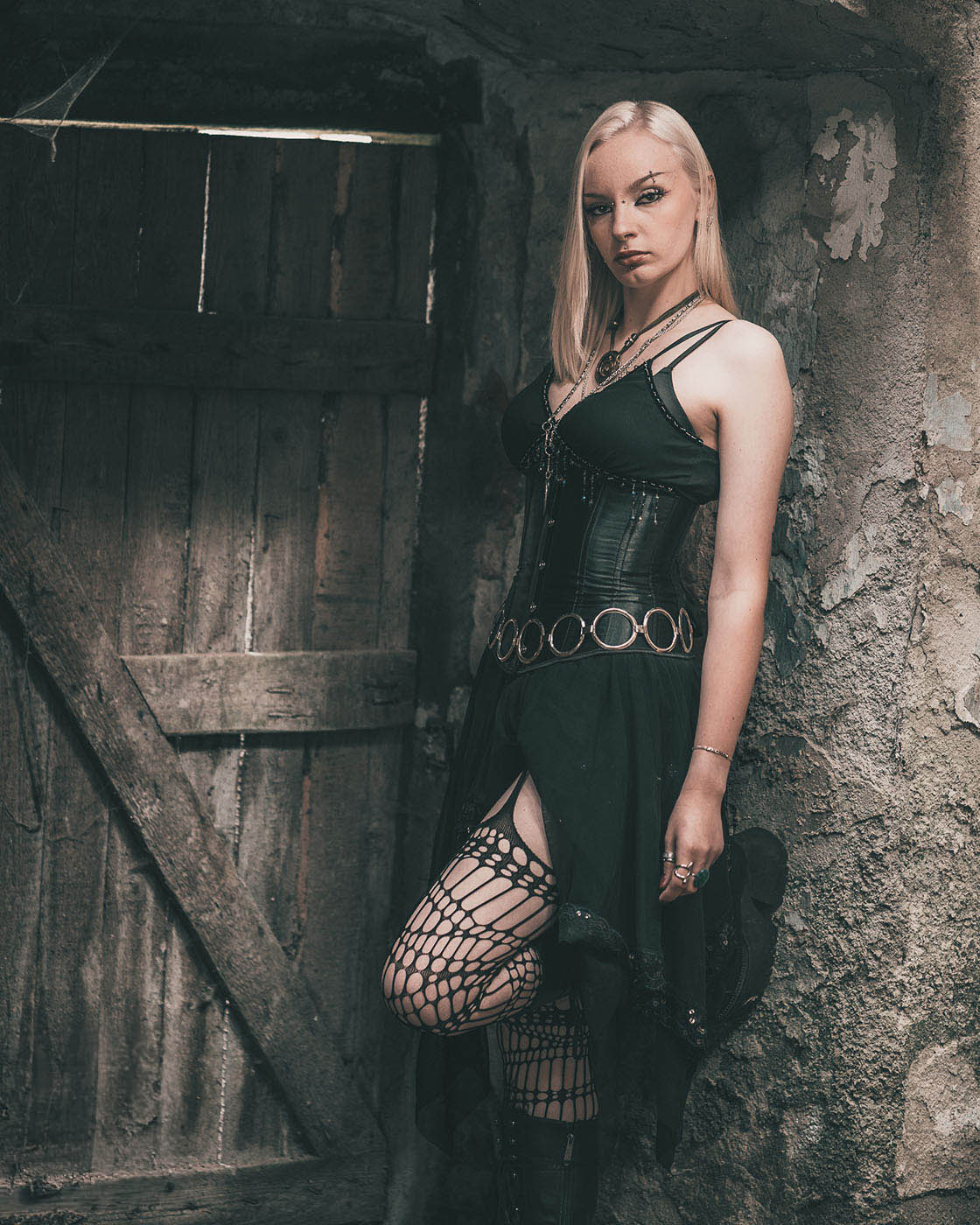 gotycki outfit na sesję zdjęciową