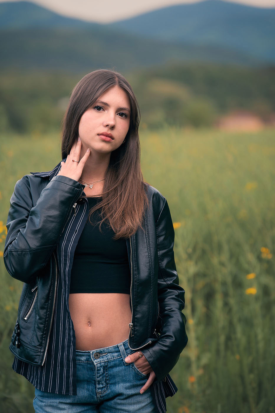 Sesja zdjęciowa w kurtce skórzanej